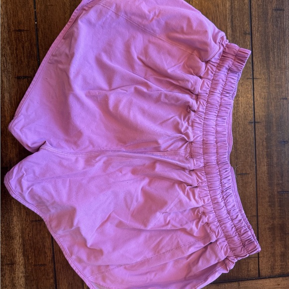 lululemon Hotty Hot Shorts Size 8 | Pink | Excellent Condition - Picture 3 of 3